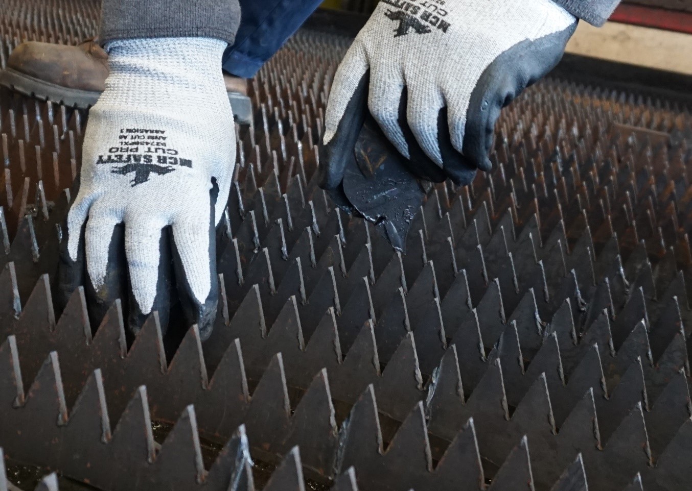Nitrile Anti-Cut Gloves: Maximum Protection & Comfort